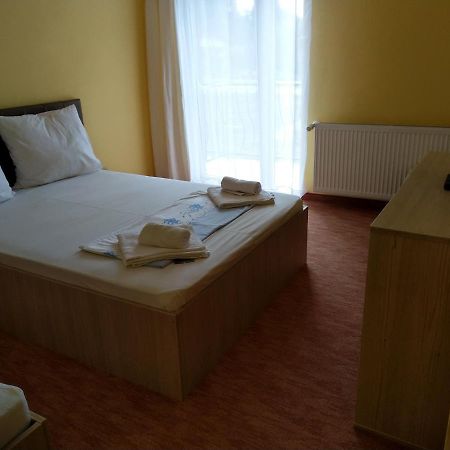 Casa Crina Hotel Байле Уну Май Екстериор снимка