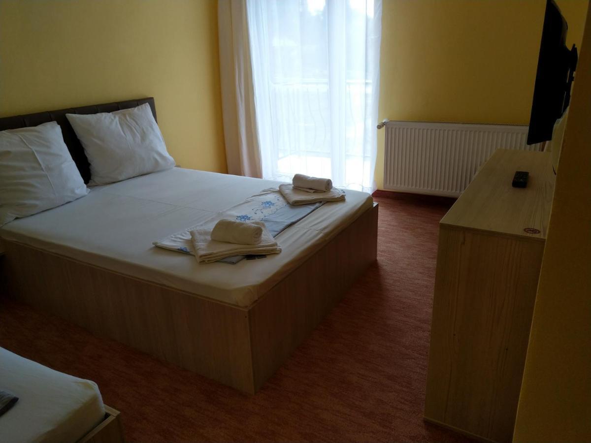 Casa Crina Hotel Байле Уну Май Екстериор снимка